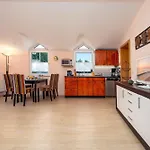 Albatros Apartment *